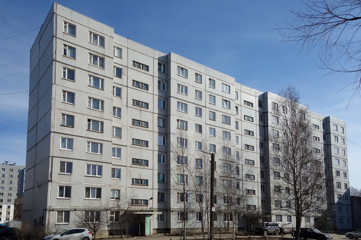 Дом из секций 90-05 в Великом Новгороде. Фото - https://domophoto.ru/photo/138612