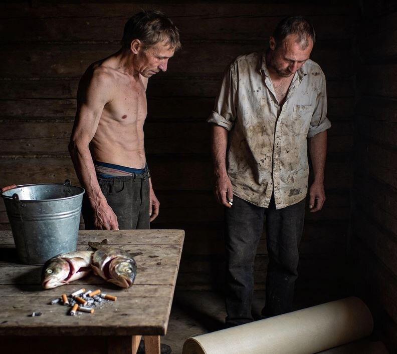 Скоро начнут делить спальные принадлежности. 