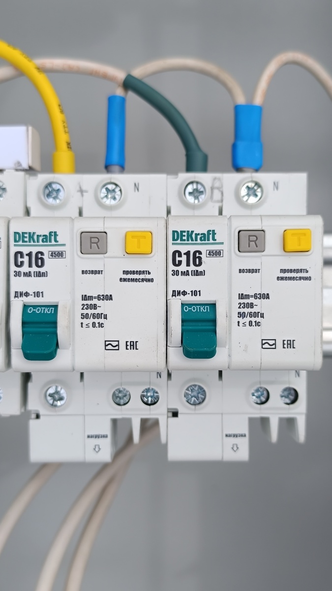 Автоматический выключатель дифференциального тока DEKraft ДИФ-101