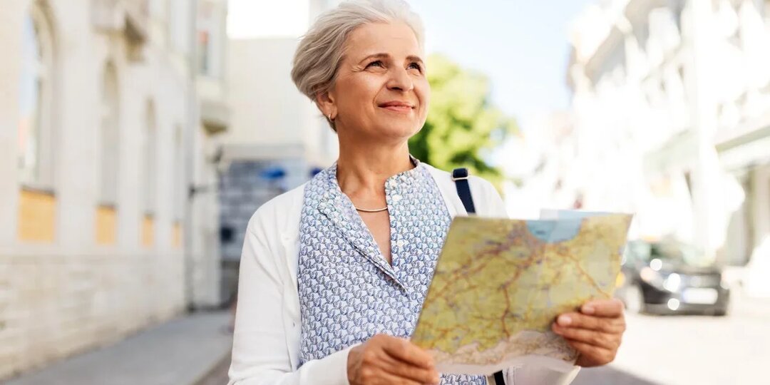 Санкт-Петербург предлагает сделать бессрочной аттестацию для опытных гидов-экскурсоводов старше 60 лет