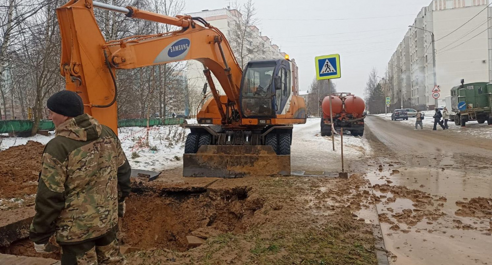 В Костроме на улице Терешковой временно отключили воду и перекрыли улицу