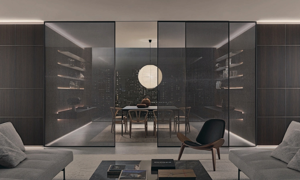 Высокотехнологичная система для автоматических раздвижных стеклянных дверей сочетает минималистичную эстетику и безупречную механику. Сенсорным отклик и LED-индикация позволяет интегрировать их в самый изысканный современный интерьер. Нажатие на кнопку активирует интеллектуальный контроллер, который мягко и безшумно ускоряет и замедляет плавное движение в крайних точках, реализуя функцию «мягкого стопа».