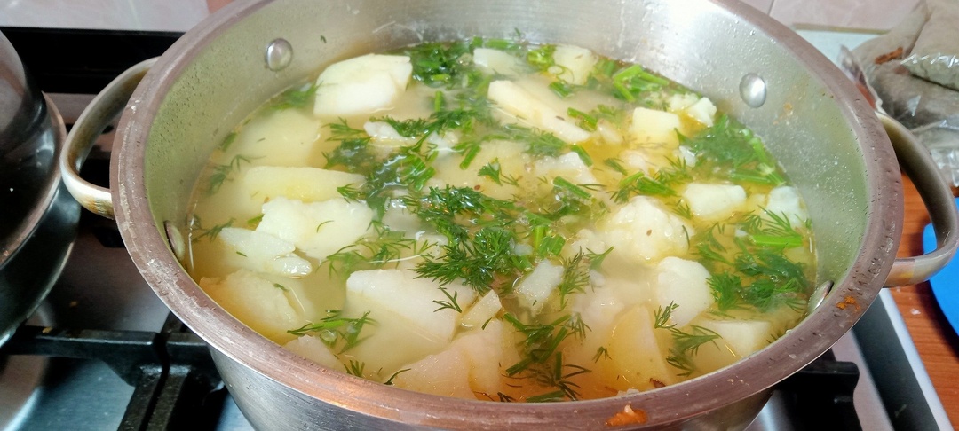 Отварной картофель с укропом