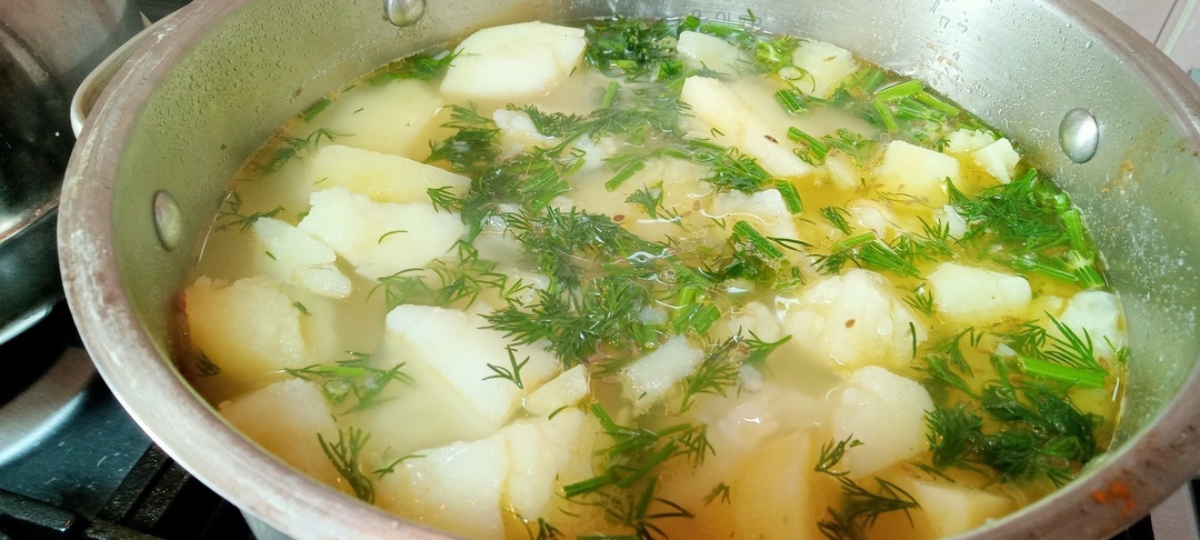 Картофель получается нежным, рассыпчатым и насыщенным сливочно-пряным вкусом — тот самый уютный домашний вариант