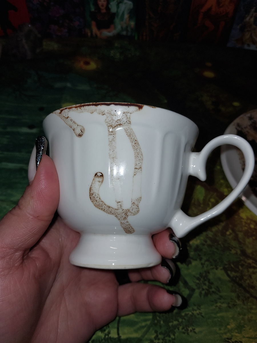 На фото символ рубля.