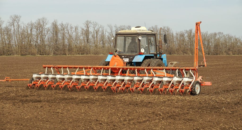    Вот такая 18-рядковая сеялка с металлическим маркером вместо навигатора. Владимир Головенко