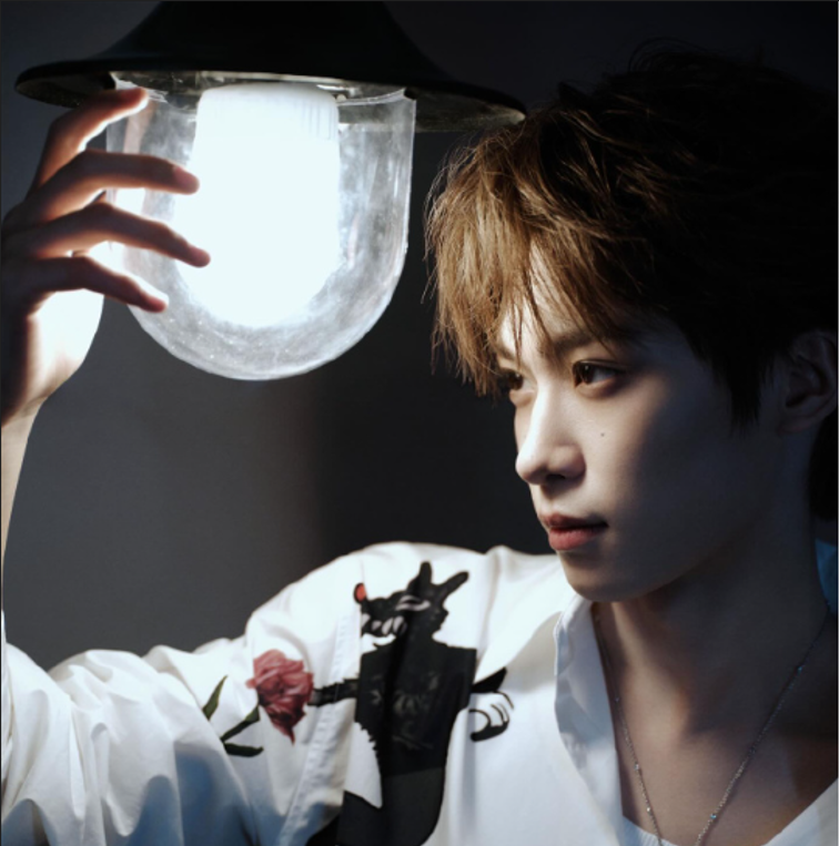 Китайский артист Цзыюй.