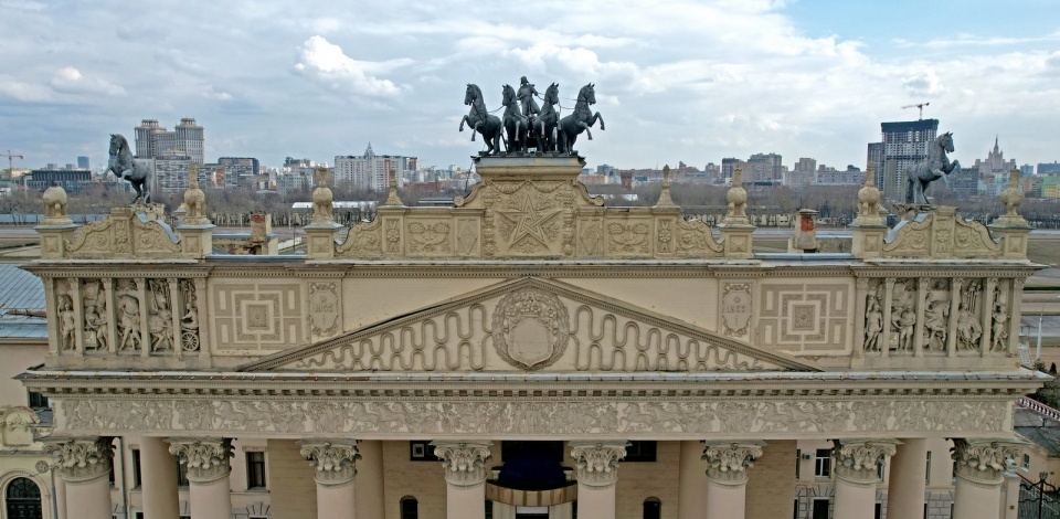     Завершена реставрация квадриги и конных скульптур Центрального Московского ипподрома – мэр