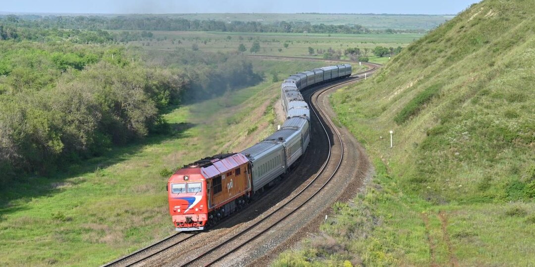 Четыре поезда «Таврия» задерживаются по пути в Крым
