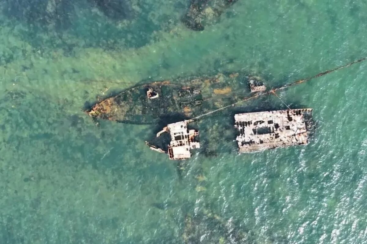    В бухте Лососей на Сахалине возобновили подъем затонувших кораблей