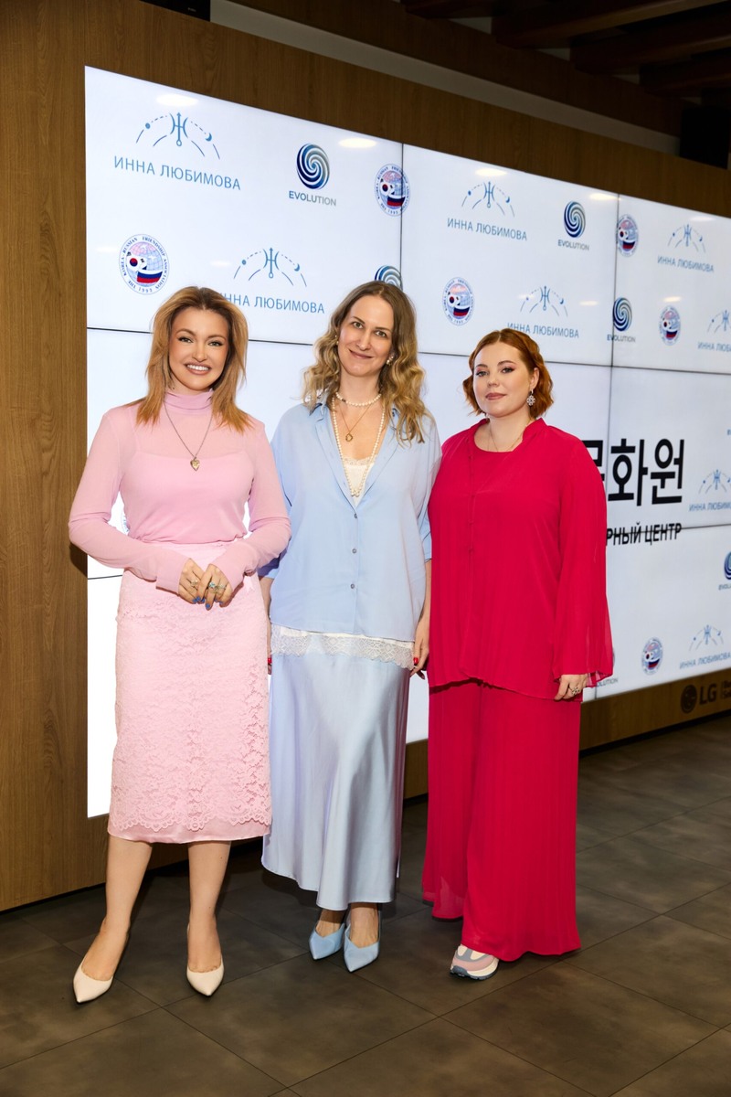    Инна Любимова и господин Чак Чжун Гон и команда