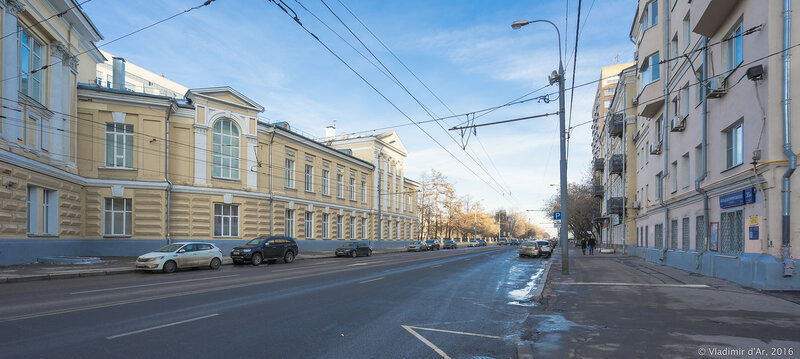Квартира Булгаковых былоа в доме справа, теперь там музей