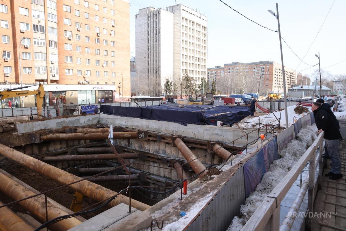    На стройплощадках метро кипит работа