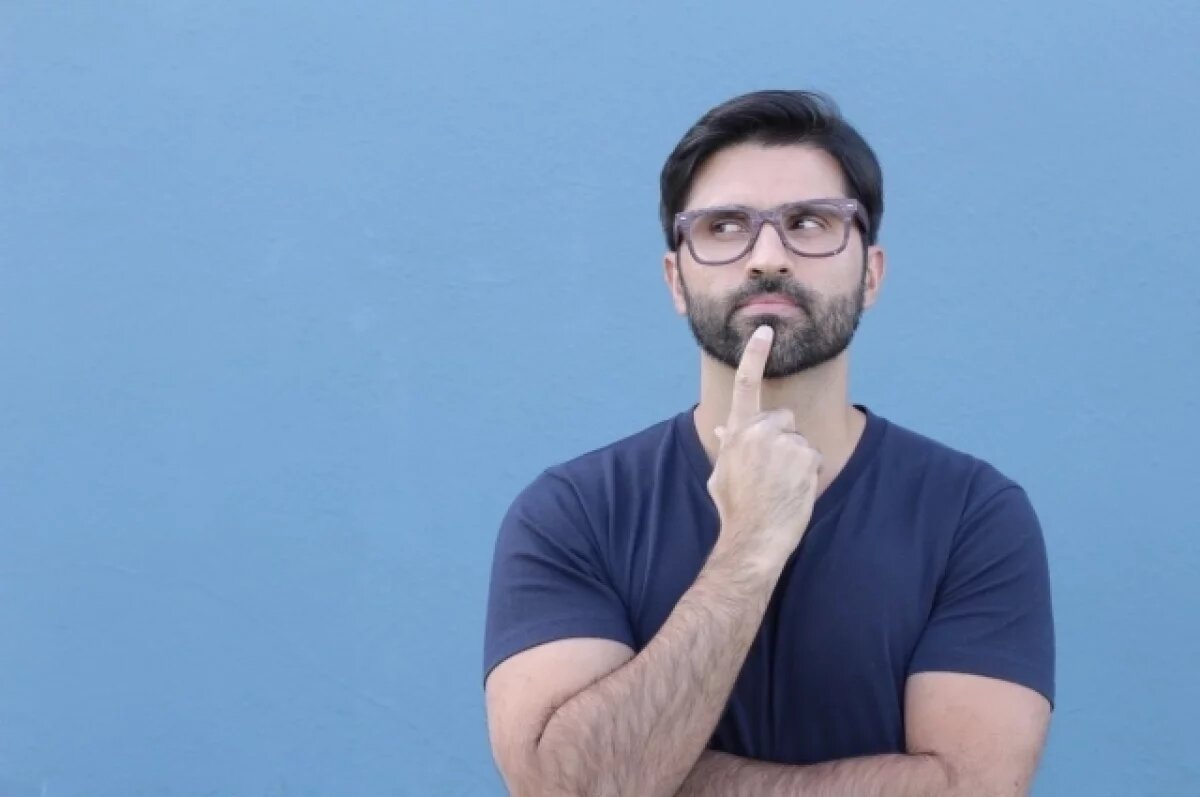    В Петербурге неделю ищут мужчину в очках