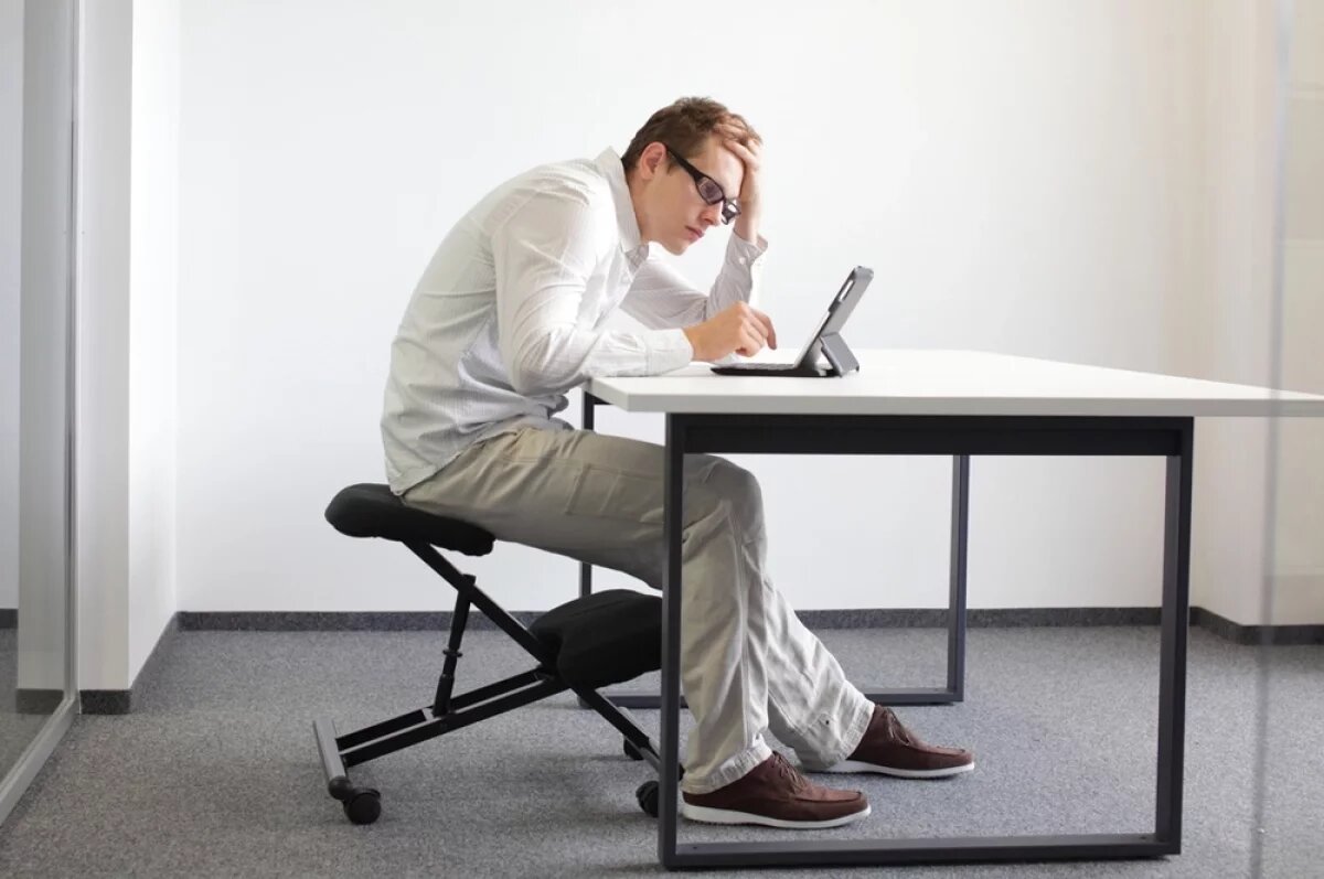    Сутулая спина и нарушение осанки — важнейшая проблема современности.