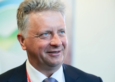    Ездящий на «Мерседесе» глава «АвтоВАЗа» предложил сдавать «Лады» в аренду из-за отсутствия спроса