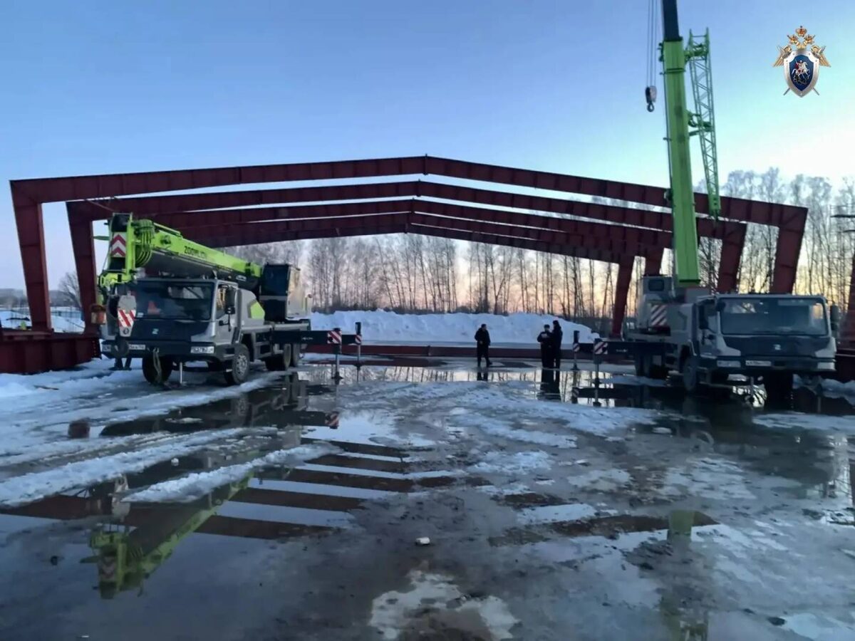    Рабочий сорвался с высоты и погиб на строительной площадке в Башкирии