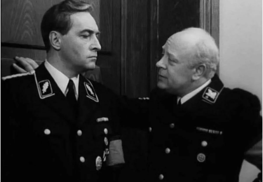 Актёры Тихонов и Броневой в фильме "Семнадцать мгновений весны".