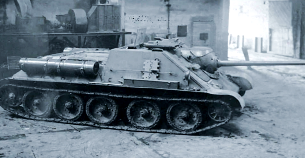 Новенький СУ-85 готовится к отправке в войска