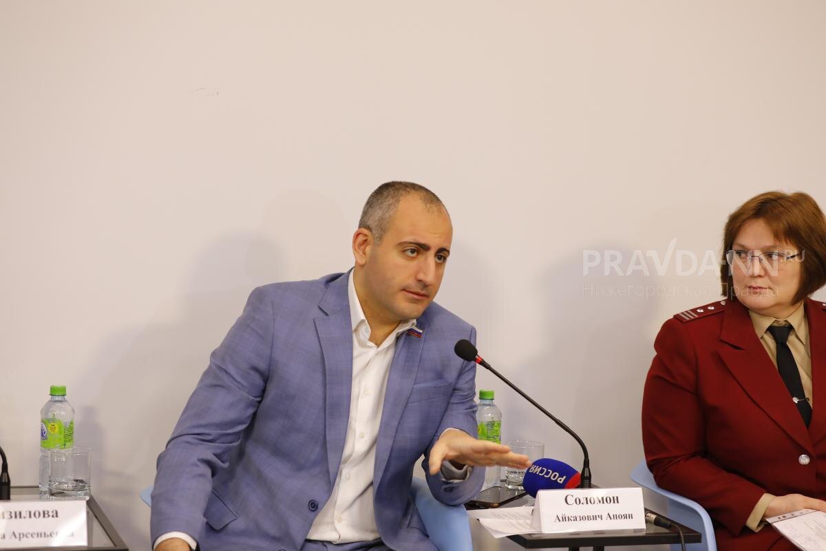    Сейчас депутат присутствует на очередном заседании ЗСНО