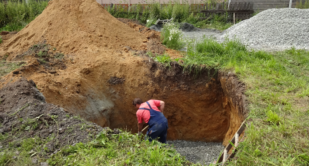 Нельзя глубже? Как закопать канализацию, чтобы не замёрзла? От глубины не зависит, кладите хоть сверху