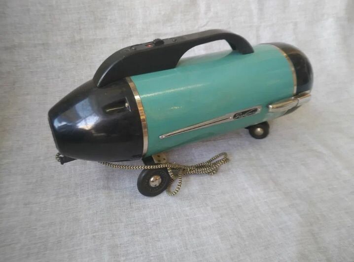 Пылесос "Ракета". У нас тоже такой был... Фото из открытых источников. 