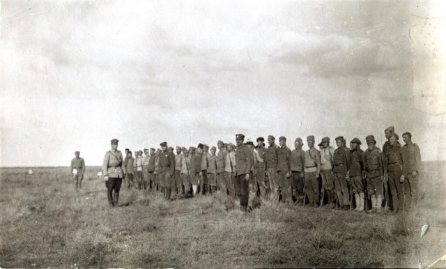Вчерашние красноармейцы в рядах белогвардейцев-дроздовцев, 1920-й. 