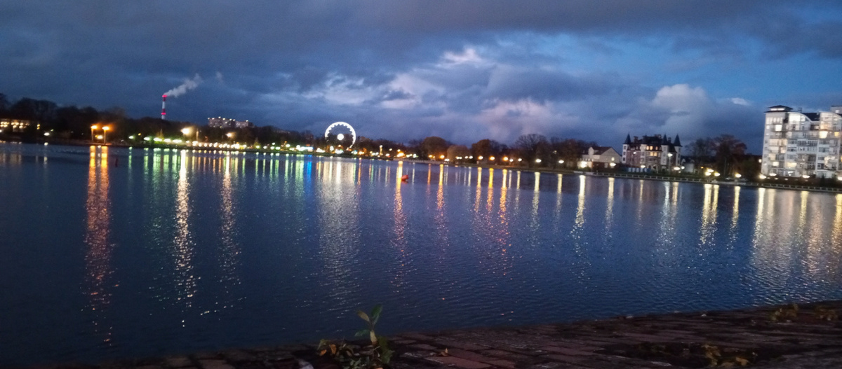 Иногда на бегу я делаю фотографии, потому что мне кажется это очень красивым, но потом смотрю смазано, но панорама все равно вышла красивой