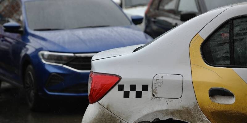 Более 70% жителей ХМАО не хотят, чтобы мигранты работали таксистами и продавали алкоголь