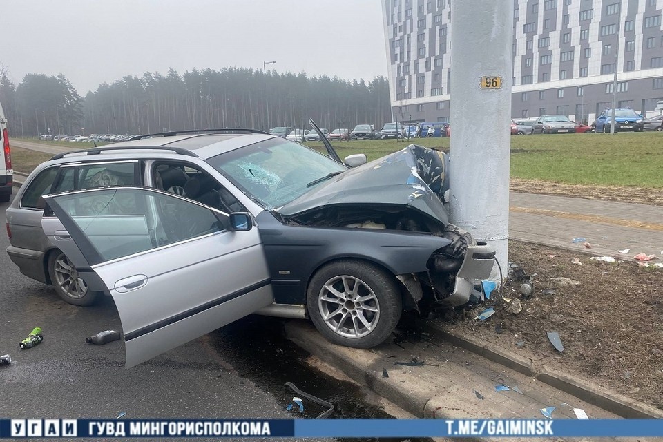    В Минске на проспекте Независимости у BMW отказали тормоза. Фото: УГАИ ГУВД Мингорисполкома.