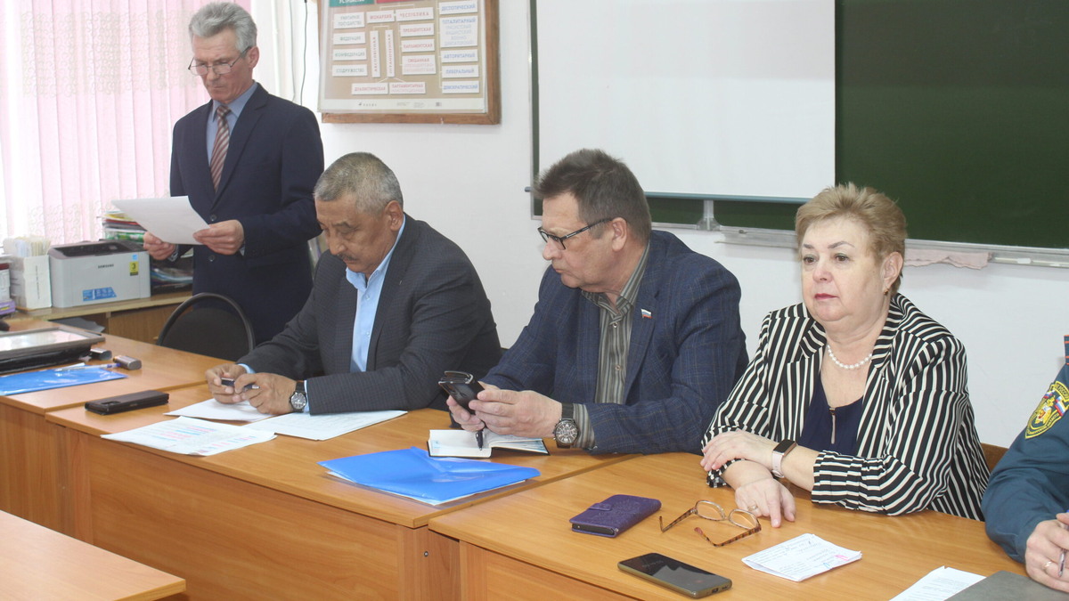     Сход граждан в Новониколаевке. Фото: Николай Вишняков.