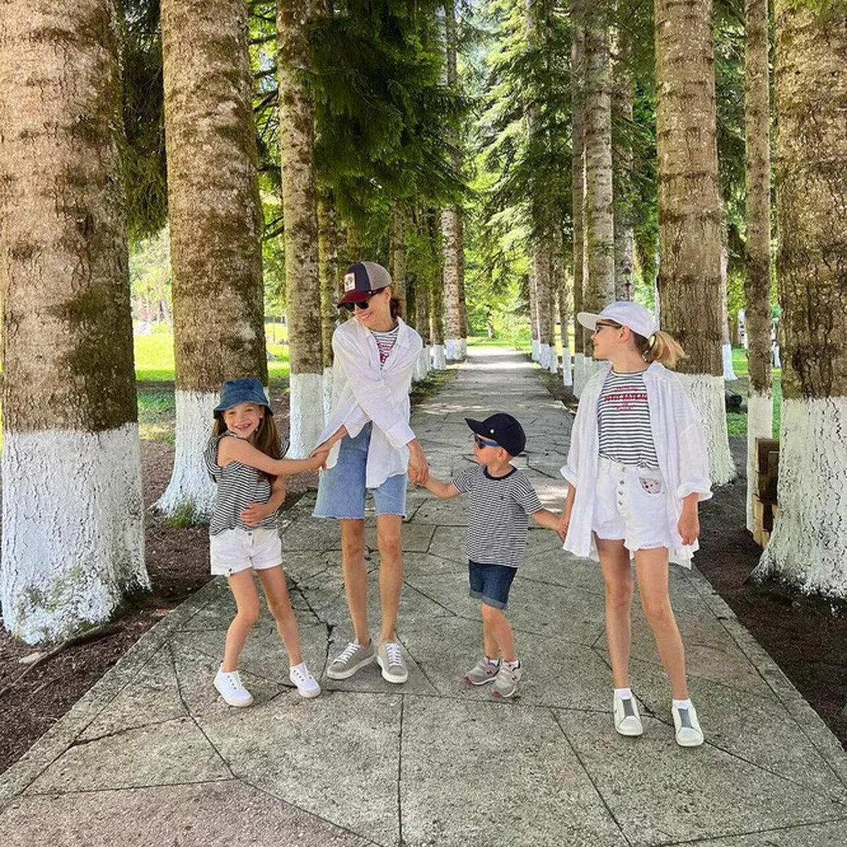    Елена Подкаминская с детьми от разных браков Личный архив