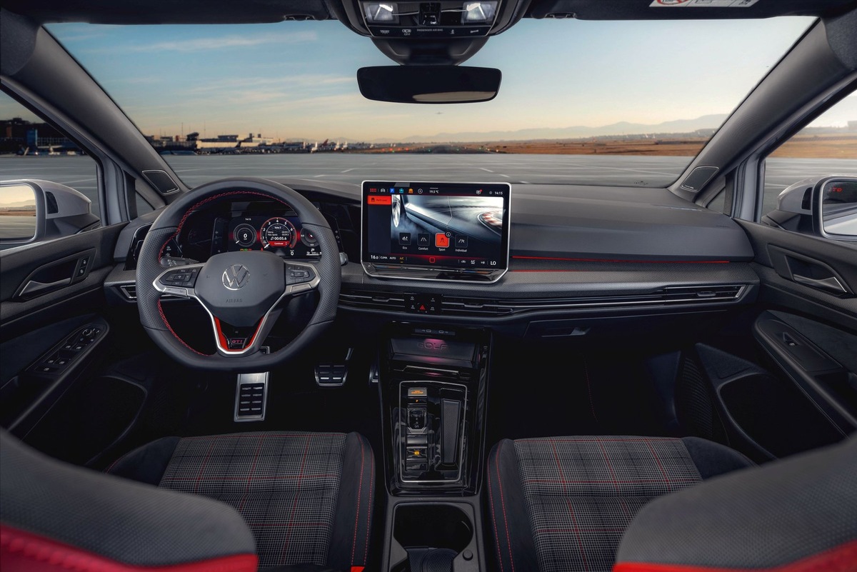    Volkswagen получил массовые нарекания от клиентов, особенно за Golf и электромобили линейки ID