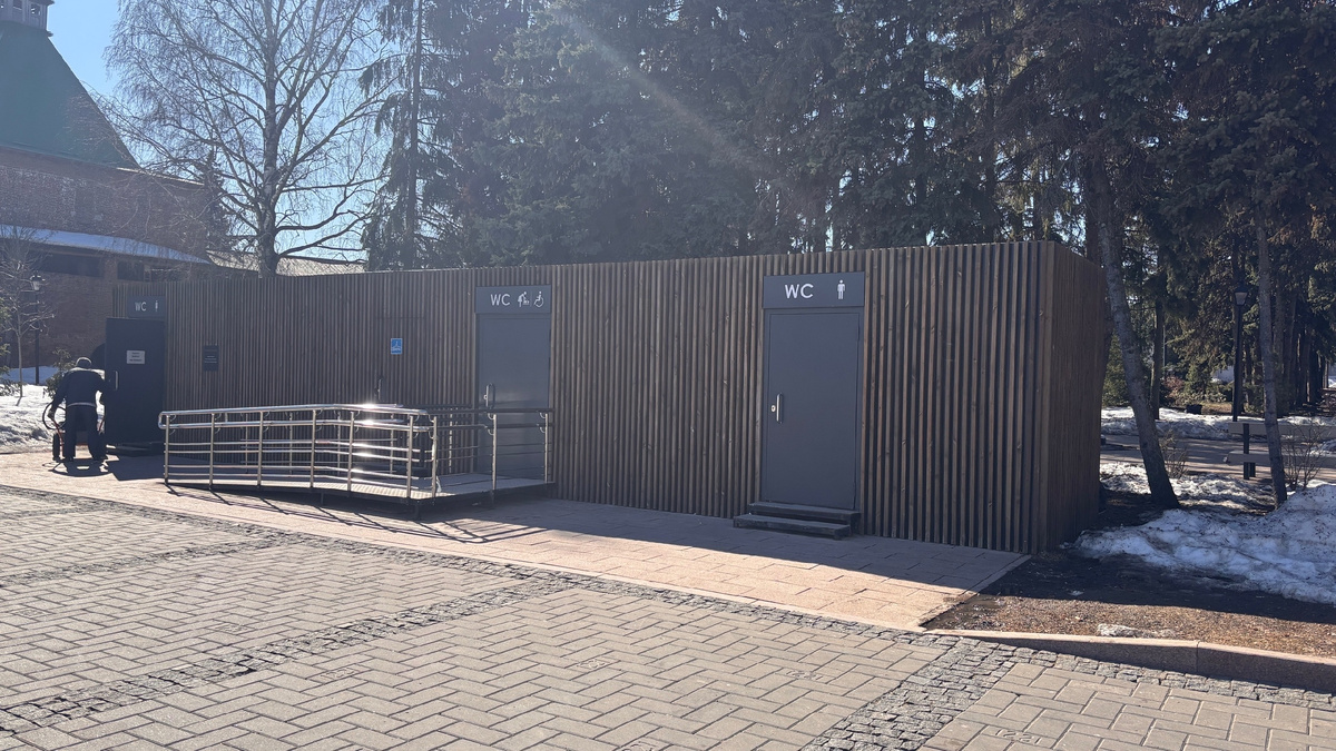 Туалет в Кремле у Никольской башни. 56.326240,44.001454