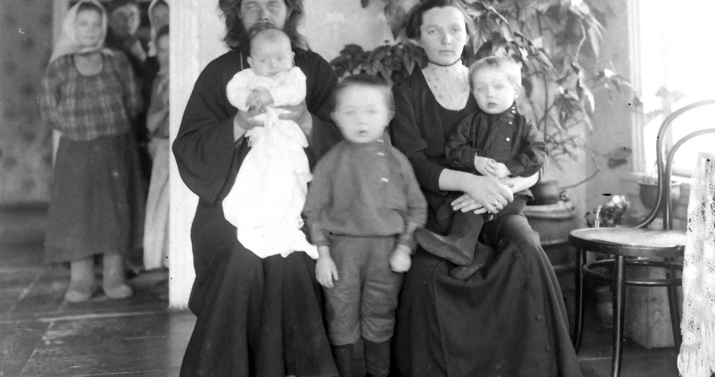 Снимки священников и монахинь, живших в царской России