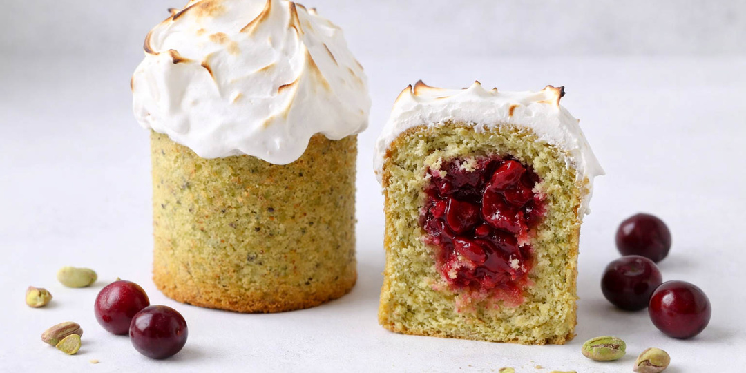 Фисташковый кекс-кулич с вишней: простой и быстрый рецепт на Пасху