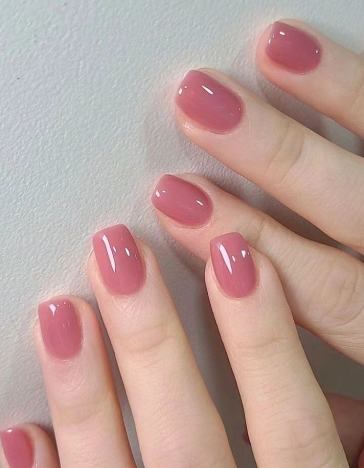 «Эффект Juicy Gloss — идеальная прозрачность и сочный блеск для весеннего настроения. Источник: Pinterest»