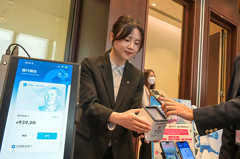 Пилотный проект цифрового юаня( e-CNY)  в Гонконге демонстрирует активное внедрение после расширения.