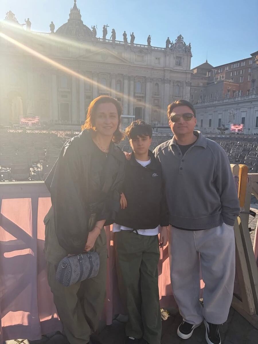    Максим Лагашкин с Екатериной Стуловой и сыном Лукой в ПарижеСоцсети Екатерины Стуловой