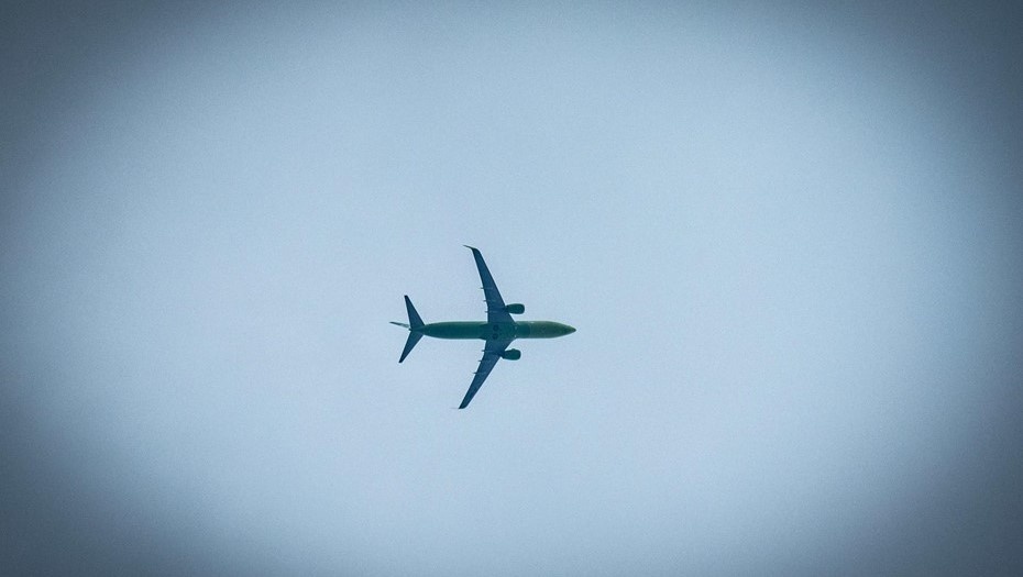    Пассажирский самолёт в небе. Автор фото: Михаил Тихонов