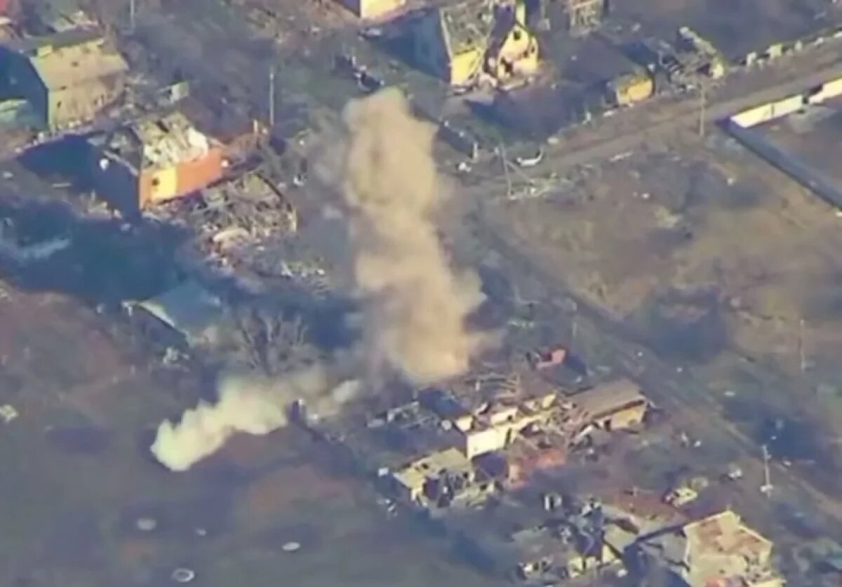    КАБ прилетали по опорным пунктам, штабам и узлам управления Вооруженных сил Украины.