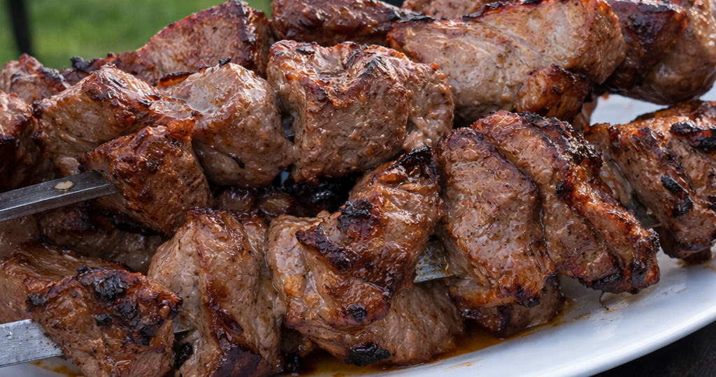 Почему шашлык дома часто получается сухим: показываю 4 любимых маринада для идеального мяса