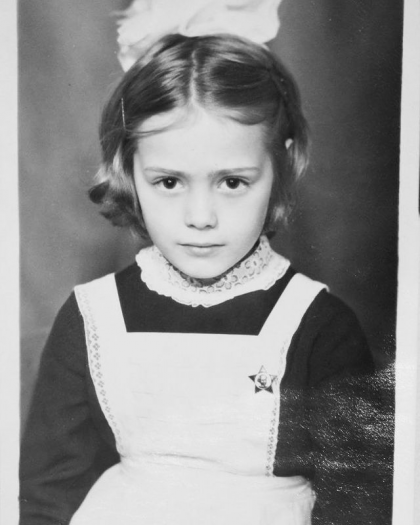 Анна в детстве