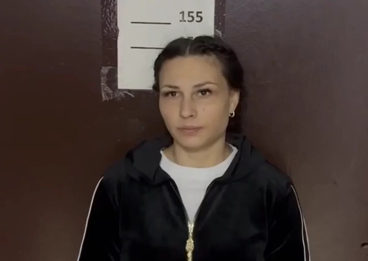    Снимала порчу и деньги.