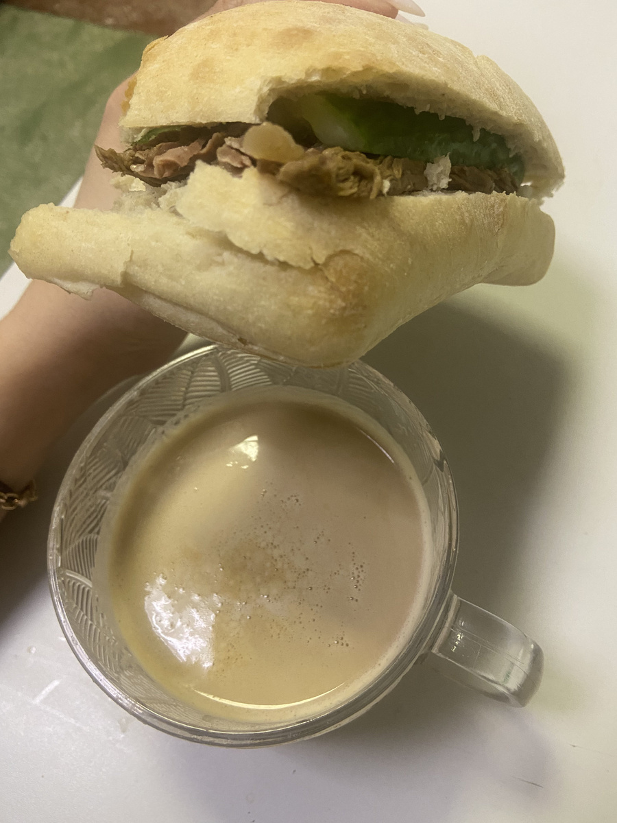 Чиабатта 80 гр. Говядина 180 гр. Выглядит эпично конечно.