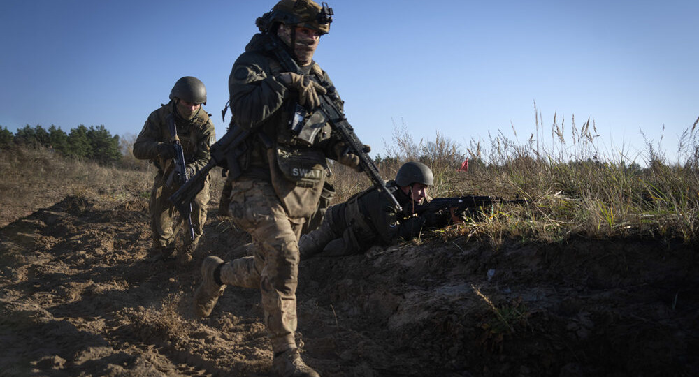 Высланных из США украинцев оперативно отправили на фронт