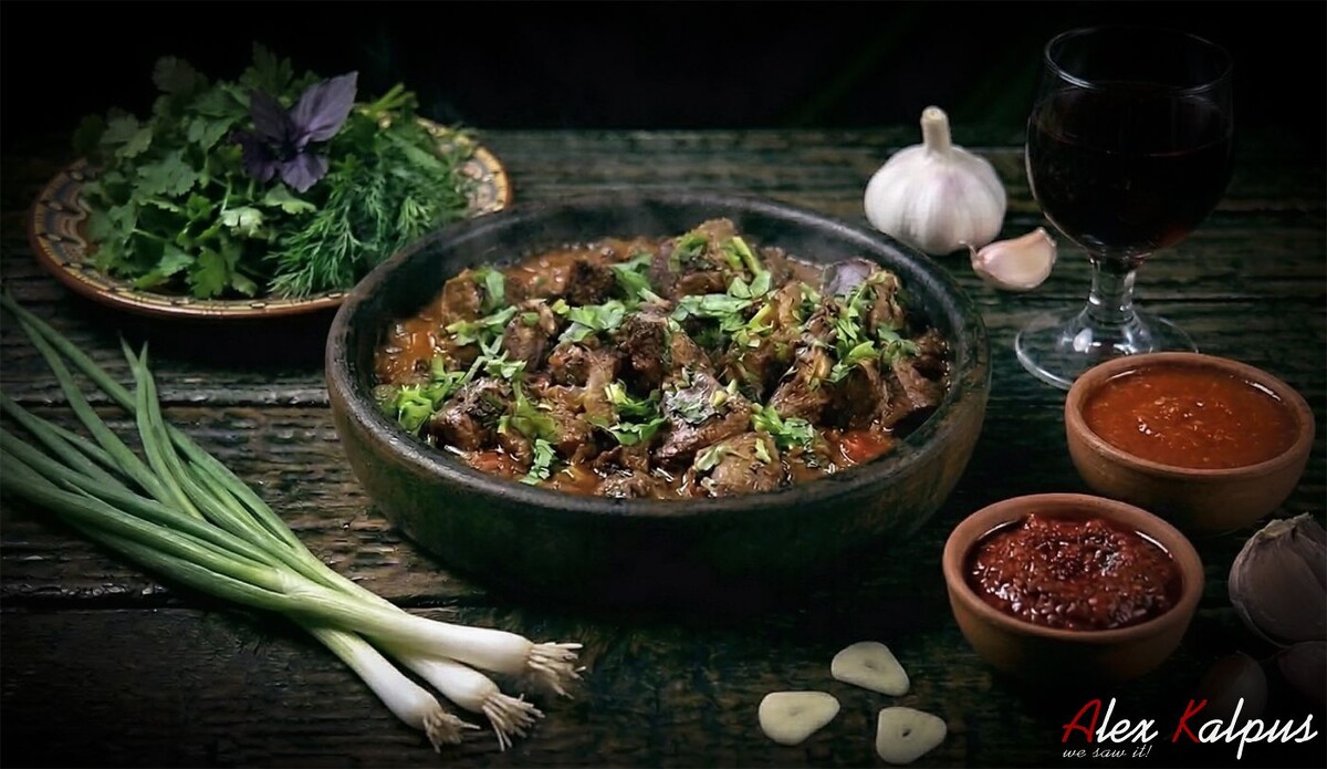 Джигари: грузинское блюдо, которое путают с кучмачи и каурмой. Точный рецепт на кеци