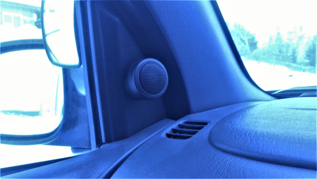 Пищалки, колонки вкруг родные, играют хорошо