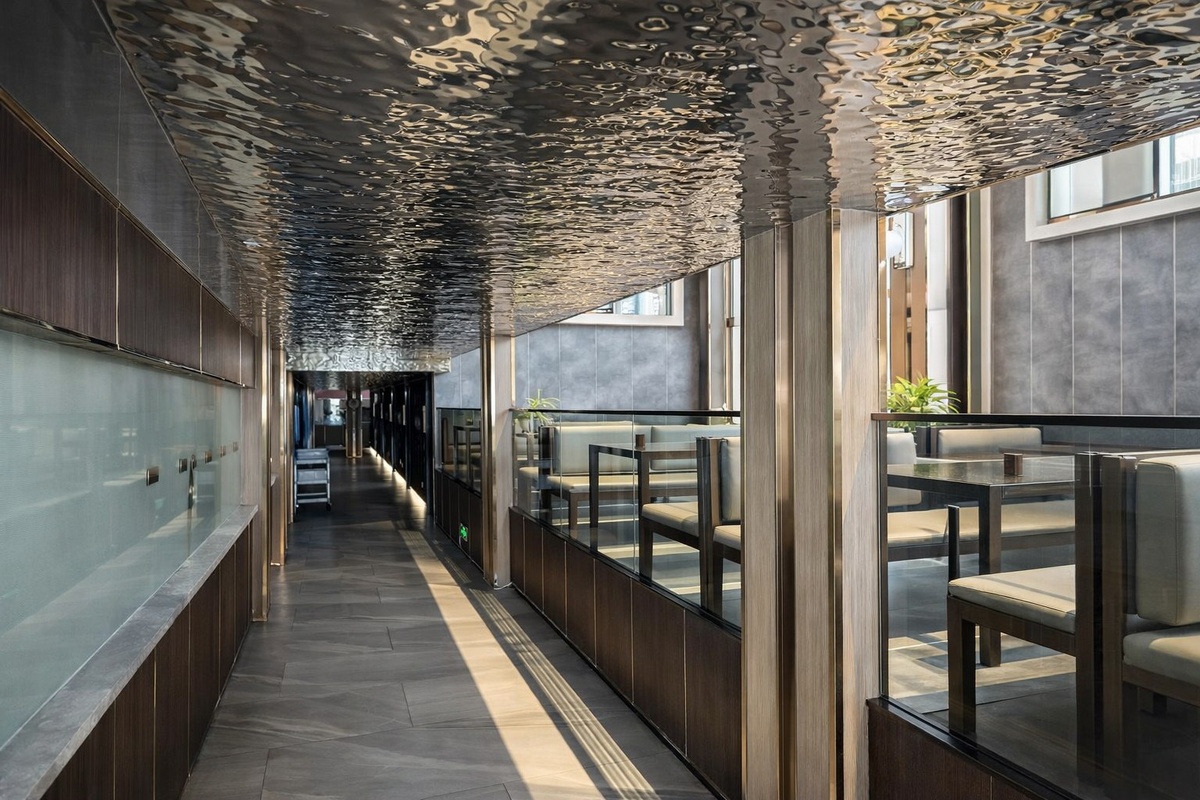 Нержавеющая сталь в дизайне ресторана