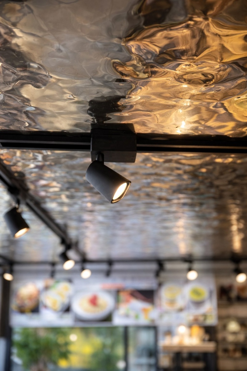 Металлические панели для ресторанов: долговечность и премиальный внешний вид